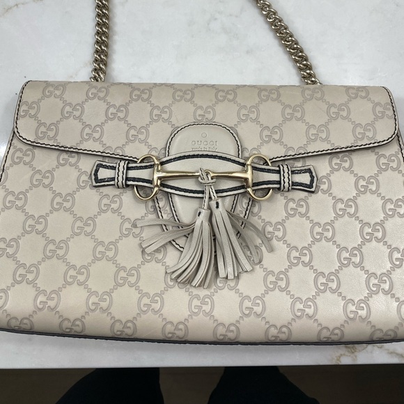 Gucci Cream Shoulder Bag with Iconic Monogram and Silver Hardware - Picture 1 of 8